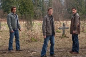 Sam (possédé par Lucifer), Dean et Adam (possédé par Michael) se retrouvent réunis lors du grand dénouement de la saison 5 de Supernatural
