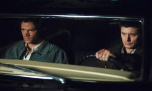 Les frères Winchester dans la célèbre Impala