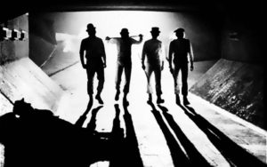 scène culte de'Orange Mécanique les droogies vs le clochard