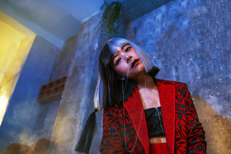 Thérèse, un clip icônique pour son premier single solo « T.O.X.I.C » Thérèse Toxic