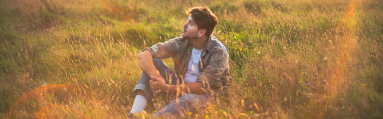 Geoffrey Le Goaziou : Découvrez sa très belle session acoustique folk (Vidéo) Geoffrey Le Gouaziou (2) 1920x600 @Célia Le Goaziou