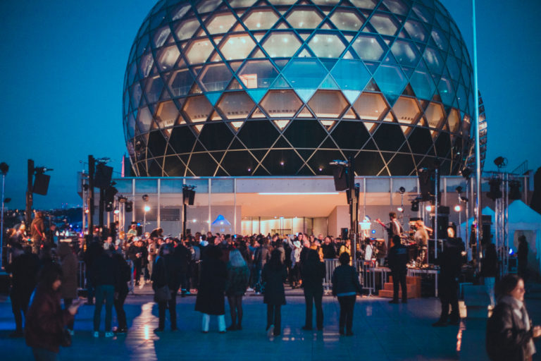 Festival Chorus 2022, jour 2 : paillettes, concerts et bingo, le soleil au zénith c’est de la dynamite La colonie de vacances - Chorus - 2022