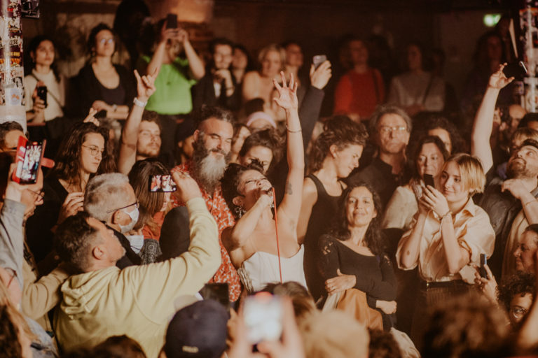 Lulu Van Trapp fait danser les coeurs au Bal de l’Amour (reportage) Lulu Van Trapp - Maroquinerie - 2022