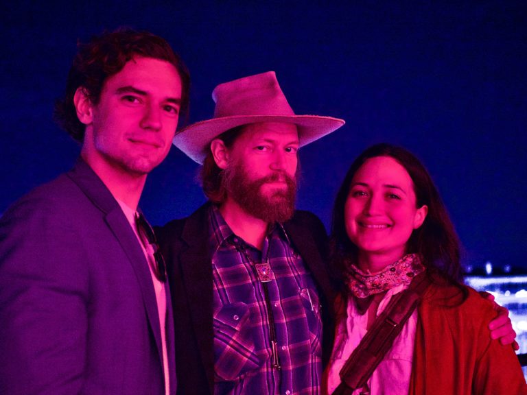 Quantum Cowboys : « Je dirais que c’est pas un western révisionniste mais plutôt un western visionnaire. » (INTERVIEW)