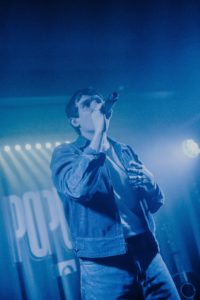 Blond au Pop Up du Label