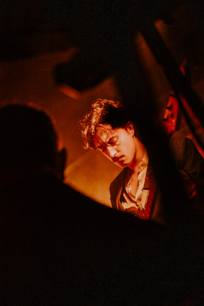 Le groupe Sorry pendant leur concert au Popup