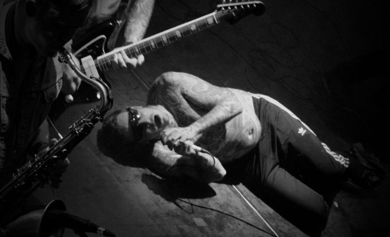 Viagra Boys au Bataclan : rouleau compresseur en (bonne) marche