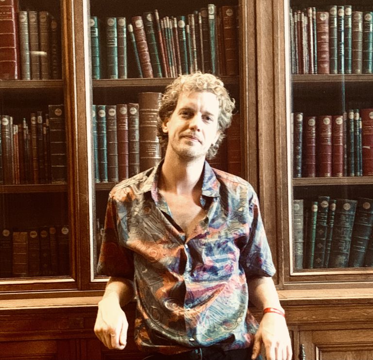 Warhaus : « Je voulais déguiser ma tristesse et la rendre jolie. » (Interview) Warhaus FNAC LIVE