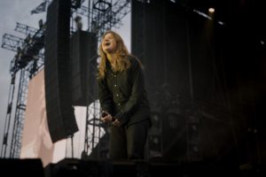 Girl in Red Rock en Seine crédit Pénélope Bonneau Rouis