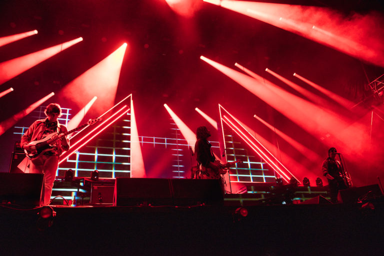 Les Strokes clôturent Rock en Seine en inscrivant leur nom au mur de la honte. the strokes rock en seine 2023