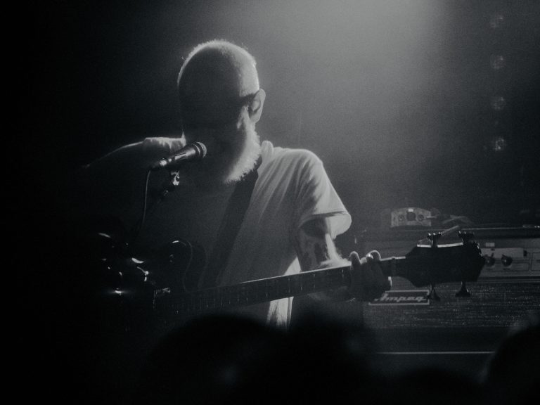 Timber Timbre au Trabendo : une voix au timbre teinté dans l’obscurité