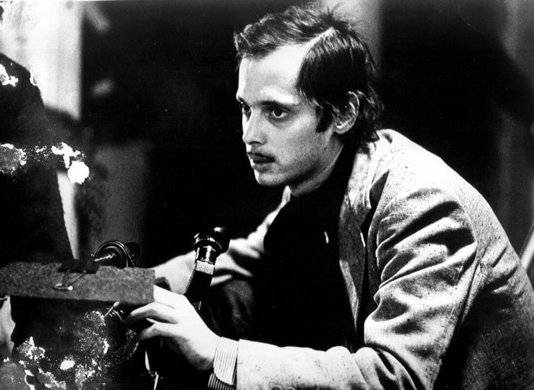 John Waters, Génie du Sale : Retour sur un cinéaste d’exception John Waters