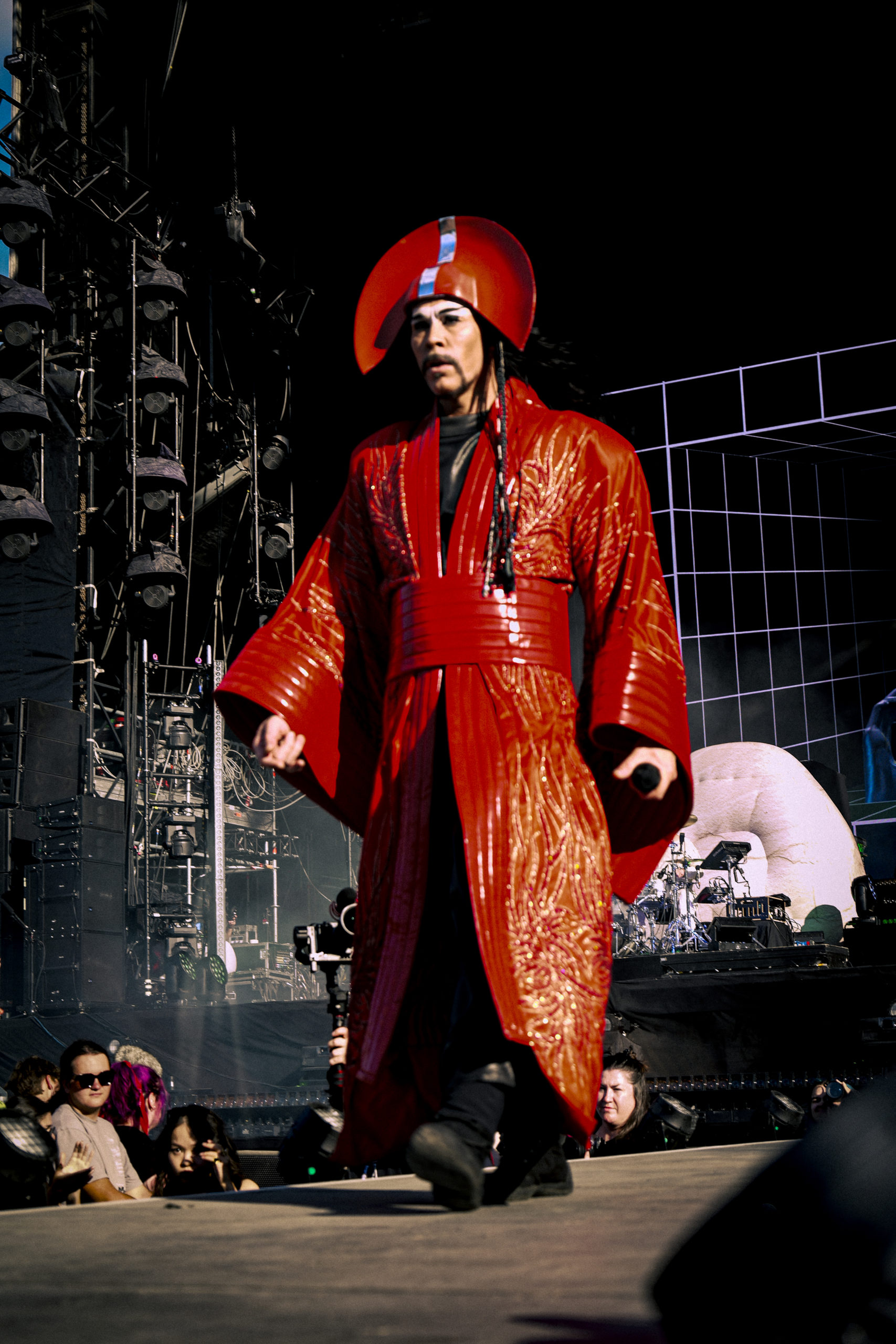 Empire-Of-The-Sun-Rock-En-Seine