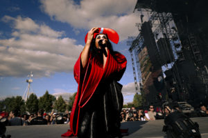 Empire-Of-The-Sun-Rock-En-Seine