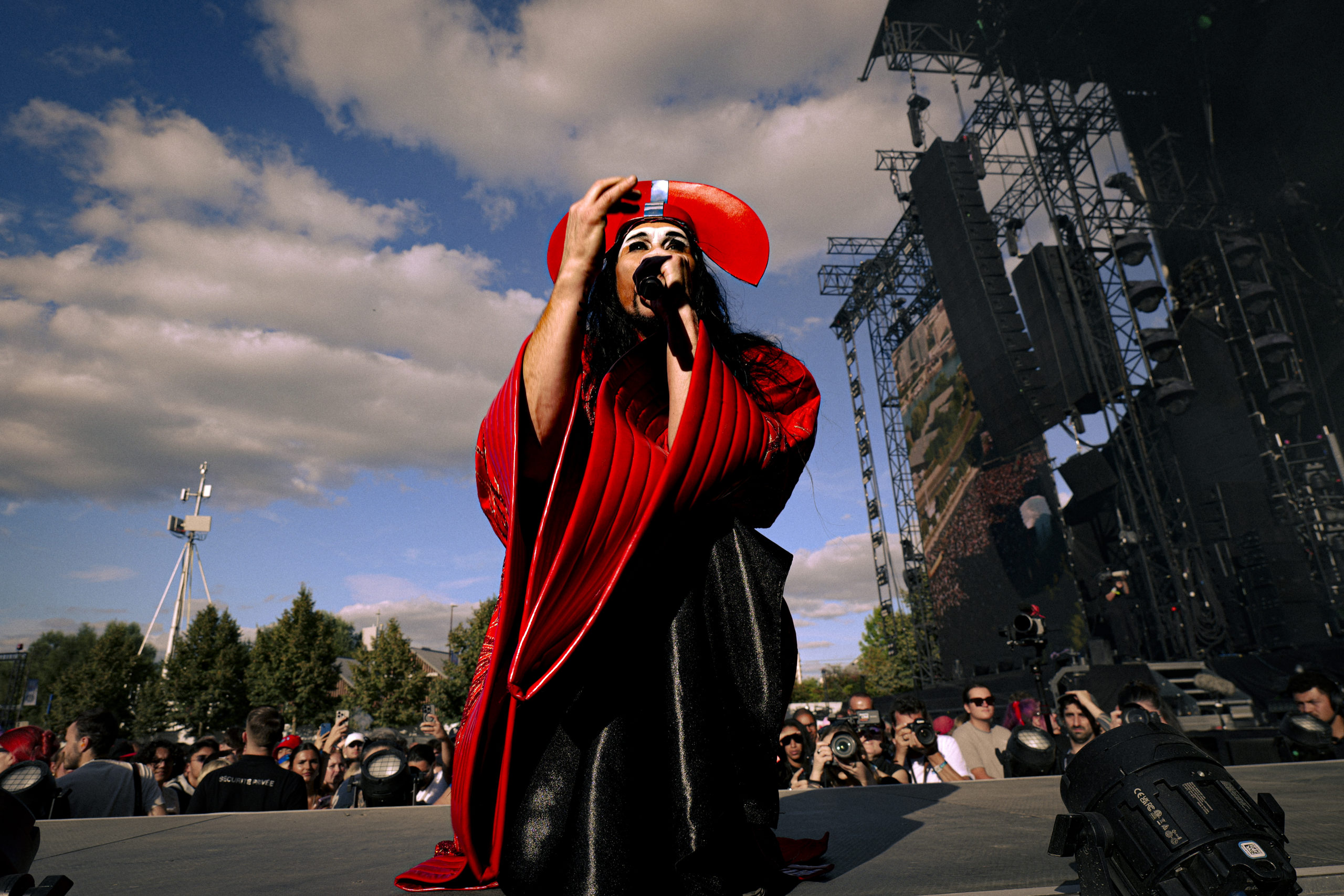 Empire-Of-The-Sun-Rock-En-Seine