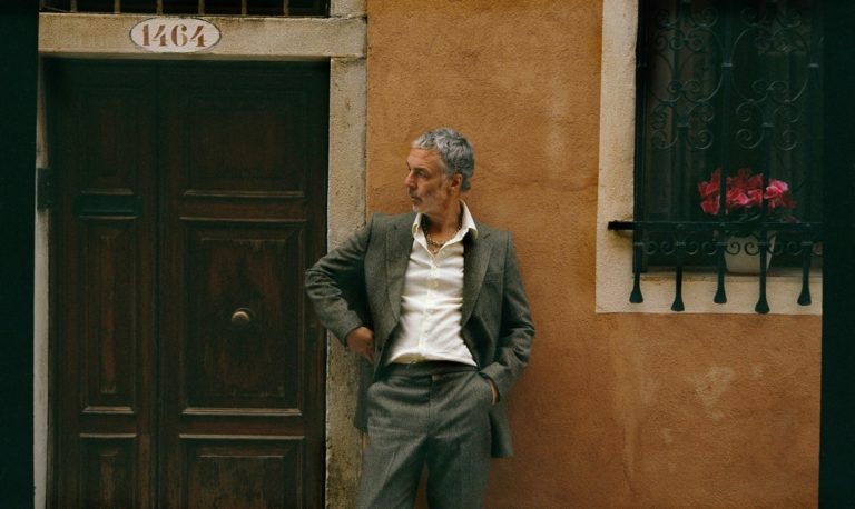 Baxter Dury : « C’est beaucoup de conneries, cette question de douleur qu’on est censés traverser. » Baxter Dury - Crédit Photo @Tom Beard