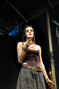 sofia isella-chappell-roan-rock-en-seine