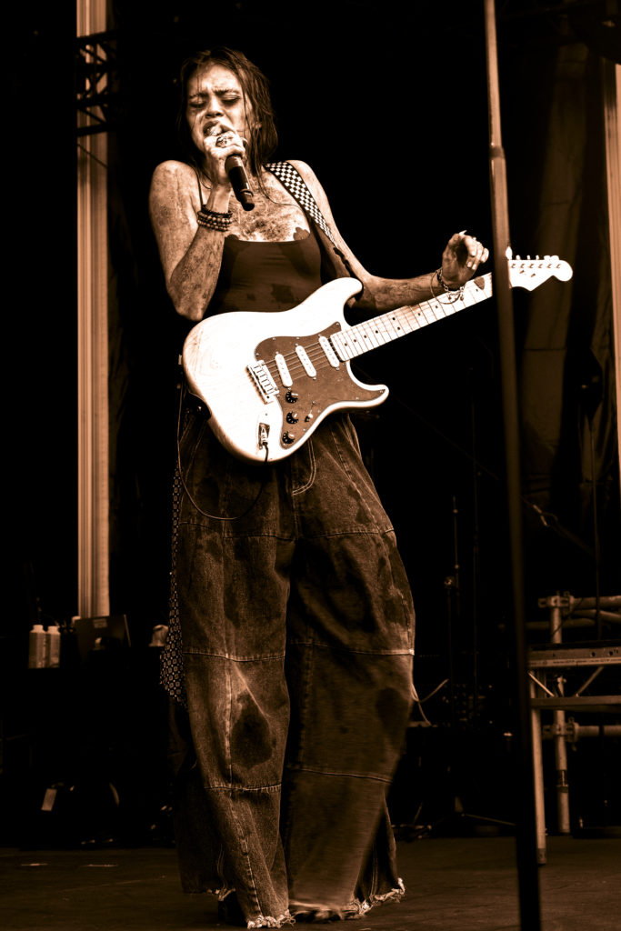 sofia isella-chappell-roan-rock-en-seine