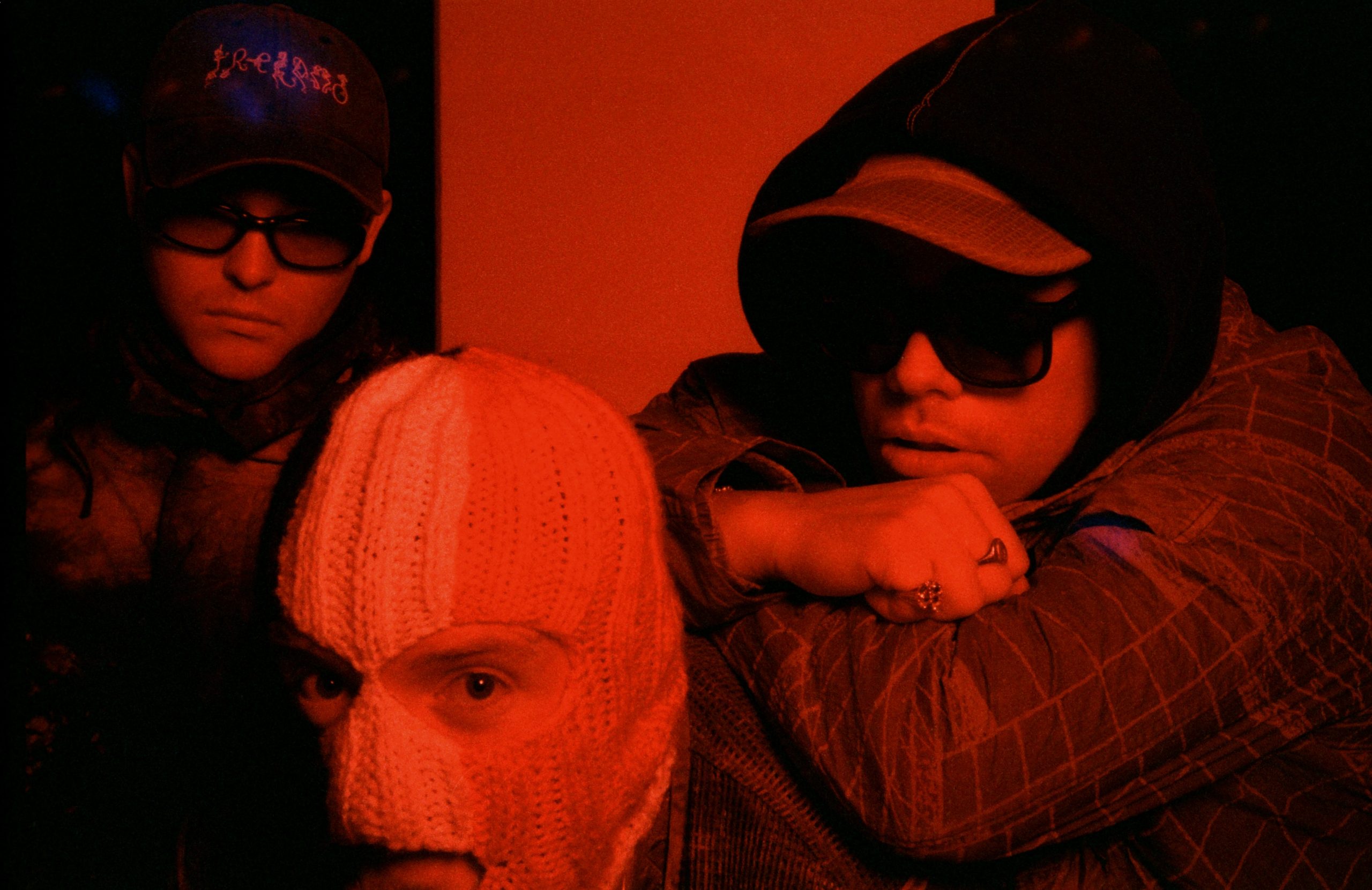 Kneecap (Mo Chara, DJ Provai et Moglai Bap) par Tom Beard