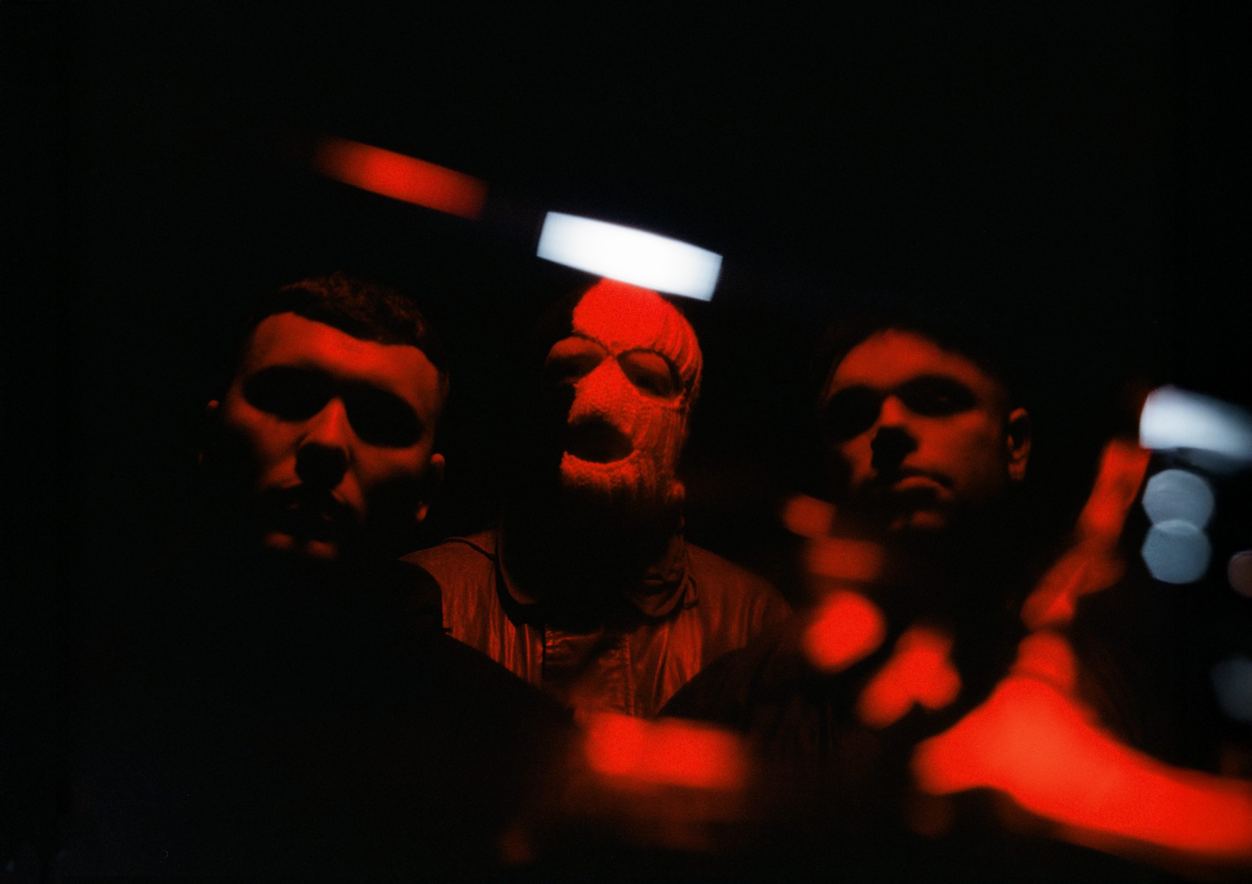 Kneecap (Mo Chara, DJ Provai et Moglai Bap) par Tom Beard 