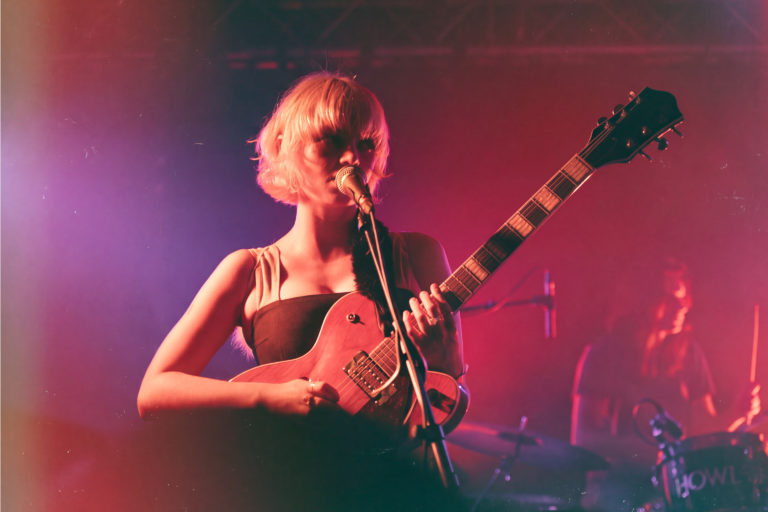 MARY IN THE JUNKYARD BELLEVILLOISE 2026 ©Kevin Gombert